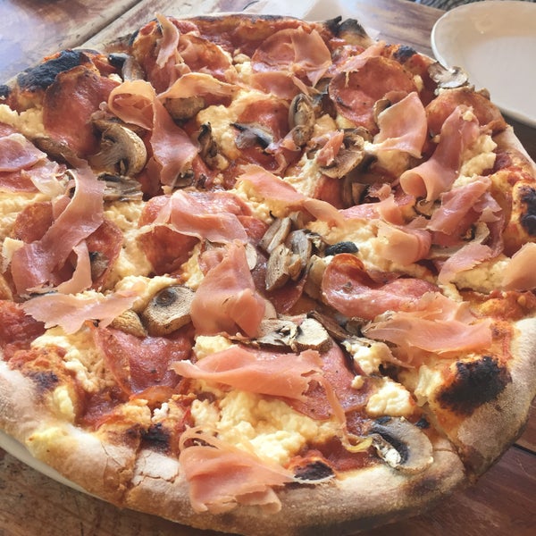 Los gnoquis son toda una experiencia de sabor y todas las pizzas a ojos cerrados se las recomiendo.