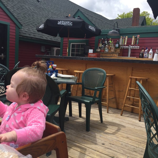 Photo taken at Bar Harbor Beerworks by Tom T. on 5/22/2016