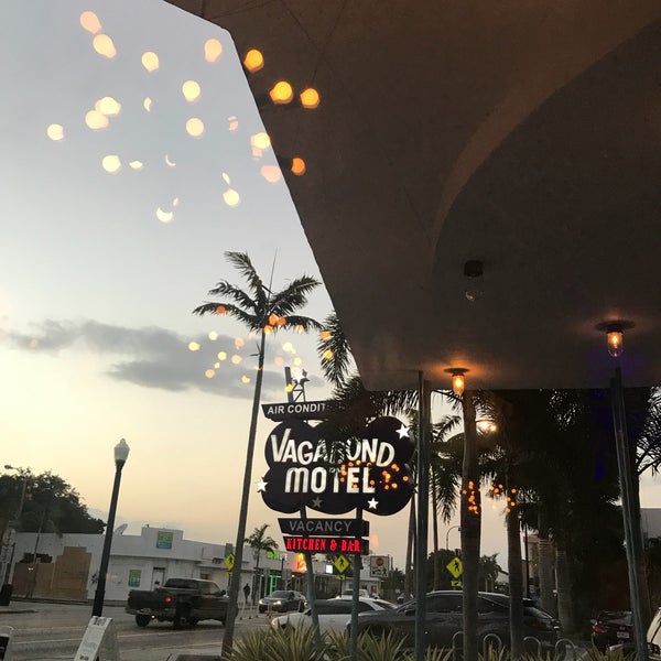 Foto diambil di Vagabond Hotel Miami oleh André B. pada 5/27/2017