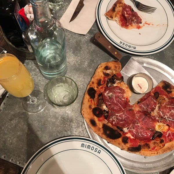 Снимок сделан в Mimosa Brooklyn Pizza пользователем Viktoriia G. 8/20/2017