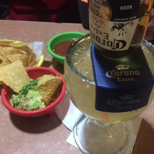 Foto scattata a Taco Mex Restaurant da Dino G. il 12/17/2016