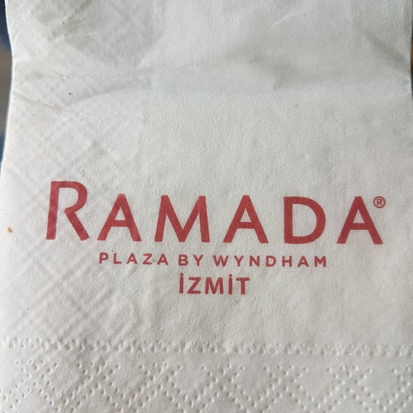 รูปภาพถ่ายที่ Ramada Plaza İzmit โดย Gökhan Ö. เมื่อ 9/10/2019