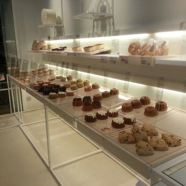 รูปภาพถ่ายที่ LaBlanca La Pura Bakery โดย Alejandro G. เมื่อ 4/2/2014
