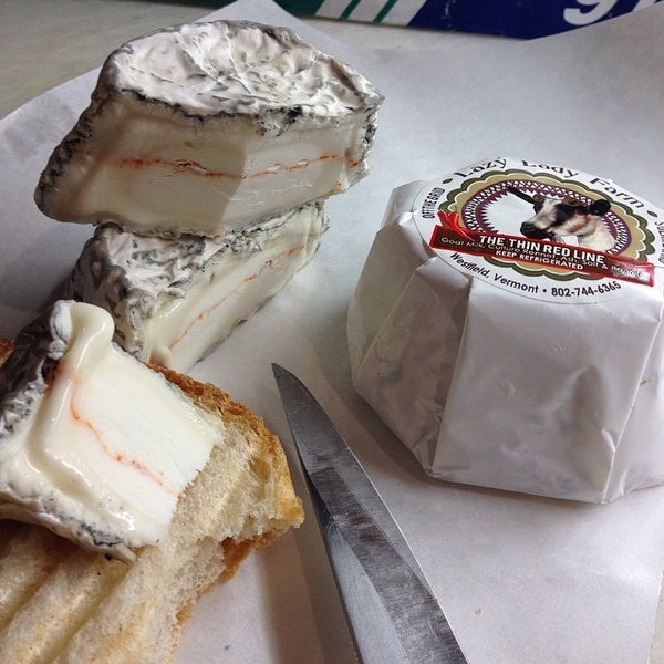 Foto tirada no(a) Saxelby Cheesemongers por Saxelby C. em 5/30/2014