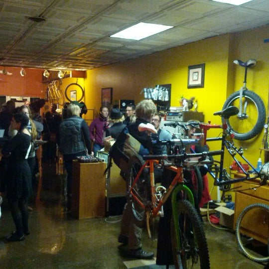 Снимок сделан в Omaha Bicycle Co. пользователем Tony S. 11/1/2012