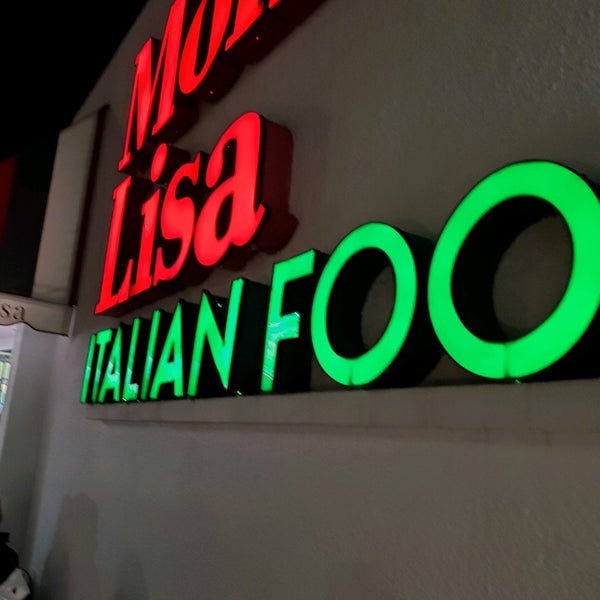 Foto tirada no(a) Mona Lisa Italian Restaurant por Sandy B. em 10/10/2021