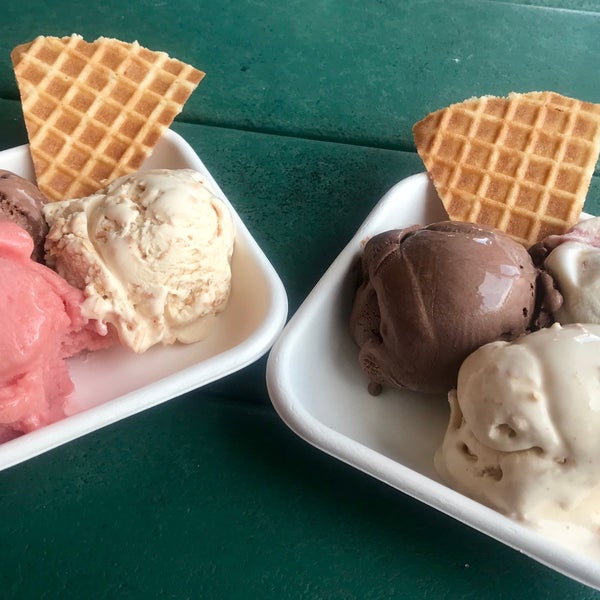 รูปภาพถ่ายที่ Jeni&#39;s Splendid Ice Creams โดย Deborah เมื่อ 9/16/2018