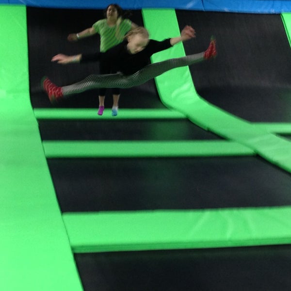 Photo taken at Bounce Trampoline Sports by Annie F. on 1/19/2014