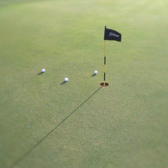 Das Foto wurde bei Continental Golf Course von Antonio F. am 8/14/2013 aufgenommen