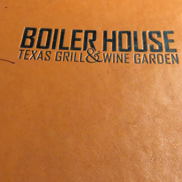 รูปภาพถ่ายที่ Boiler House Texas Grill &amp; Wine Garden โดย Ramón N. เมื่อ 1/2/2018
