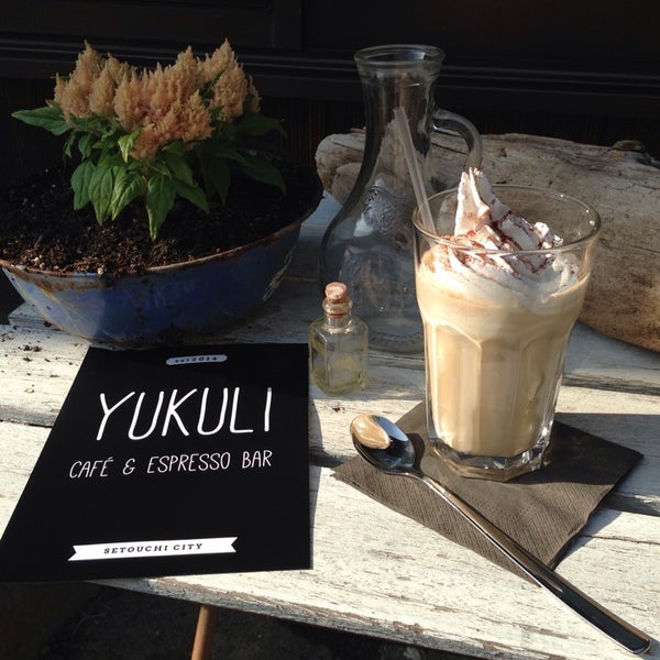 Снимок сделан в Yukuli - Café &amp; Espresso Bar пользователем Daniel K. 5/21/2014