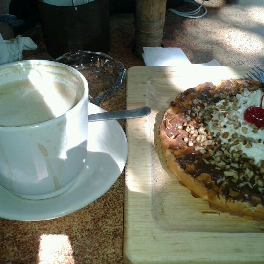 รูปภาพถ่ายที่ Café del Codo โดย Jimmy เมื่อ 12/8/2012