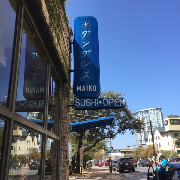 Foto tirada no(a) Maiko Sushi Lounge por Tanya J. em 3/2/2016