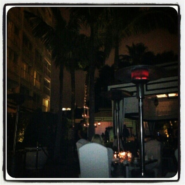 Photo taken at Cast Lounge at Viceroy Santa Monica by Roni L. on 2/16/2013