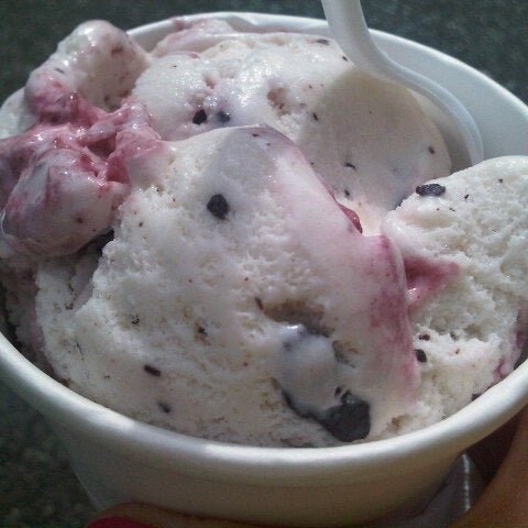 รูปภาพถ่ายที่ Dream Cream Ice Cream โดย Jane S. เมื่อ 9/17/2012