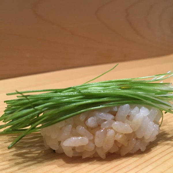 รูปภาพถ่ายที่ Sushi Bar Yasuda โดย Jon S. เมื่อ 4/23/2016