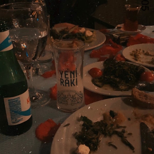 Снимок сделан в Körfez Aşiyan Restaurant пользователем Ebru ❣️❣️ 10/8/2021