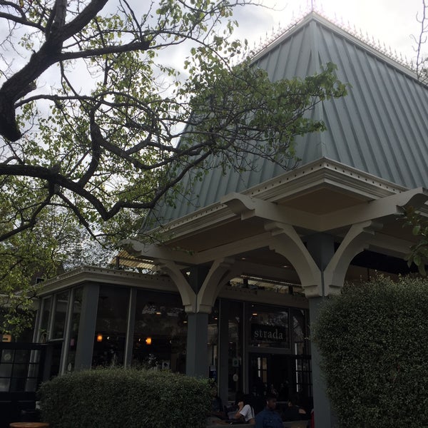 Foto diambil di Caffe Strada oleh Hidamari pada 3/4/2019