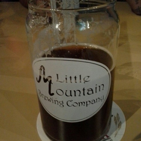 Foto tirada no(a) Little Mountain Brewing Company por Robert G. em 8/16/2014