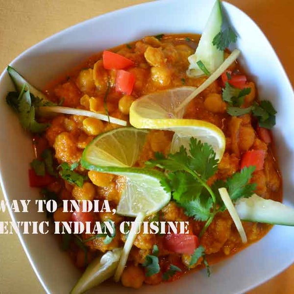 Photo taken at Gateway To India Authentic Indian Restaurant by Sanjeev K. on 4/23/2015