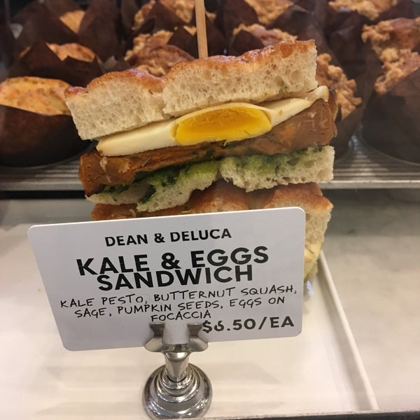 Photo taken at Dean &amp; DeLuca by Elvia F. on 6/5/2019