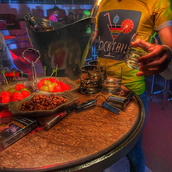Photo taken at Metin Cocktail Club by Batuhan K. on 8/1/2020
