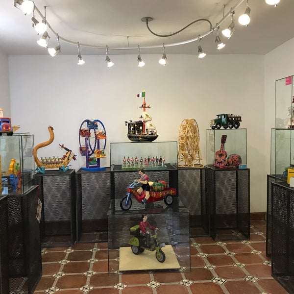 Photo taken at La Esquina, Museo del Juguete Popular Mexicano by Ioko C. on 7/27/2017