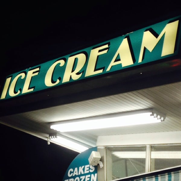 Снимок сделан в Curly&#39;s Ice Cream &amp; Frozen Yogurt пользователем Kurt W. 10/26/2014