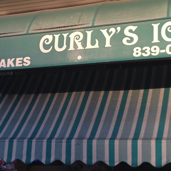 รูปภาพถ่ายที่ Curly&#39;s Ice Cream &amp; Frozen Yogurt โดย Kurt W. เมื่อ 6/5/2014