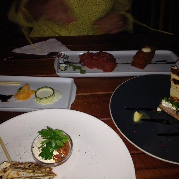 รูปภาพถ่ายที่ Muda Lounge Bar e Restaurante โดย Celmar D. เมื่อ 6/16/2014