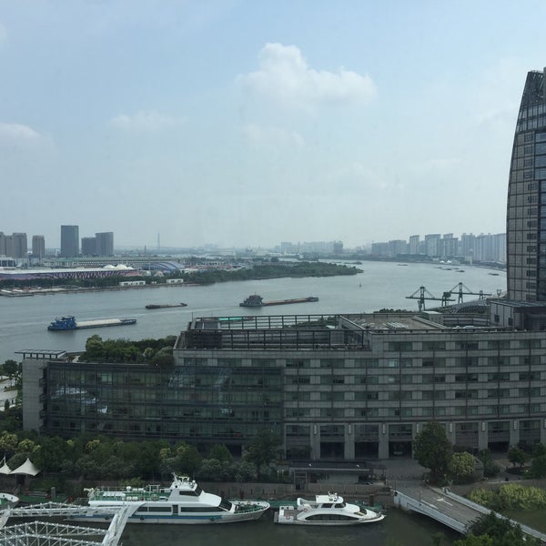 Foto tomada en Shanghai Marriott Riverside Hotel  por Jessica D. el 6/20/2015