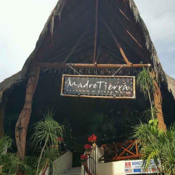12/7/2016にRicardo V.がMadre Tierra Seafood &amp; Steak Grillで撮った写真