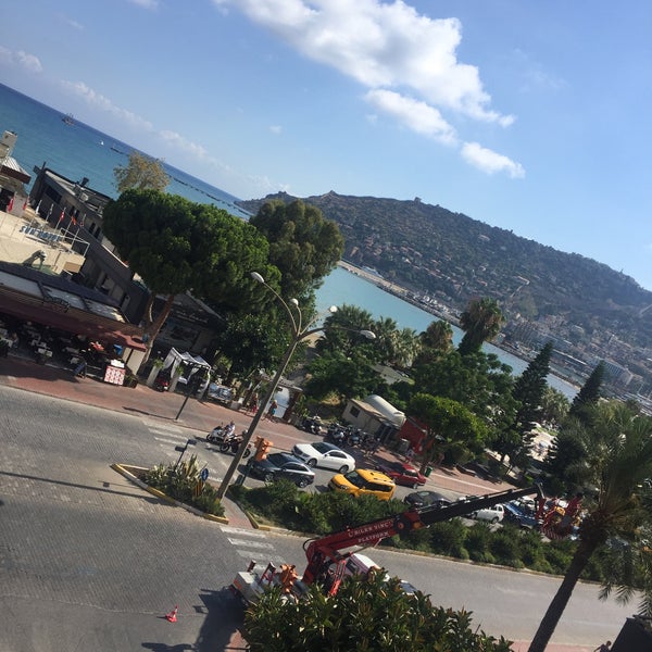 Alanya buyuk отзывы. Кинг ас отель аланья. Кафе с видом на аланию. Alanya buyuk отзывы. Buyuk hotel аланья.