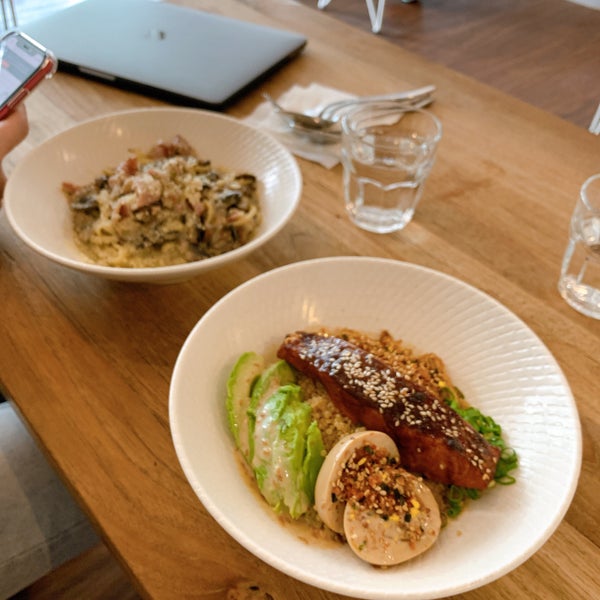 7/22/2020 tarihinde Foodiesziyaretçi tarafından Lola&#39;s Cafe'de çekilen fotoğraf