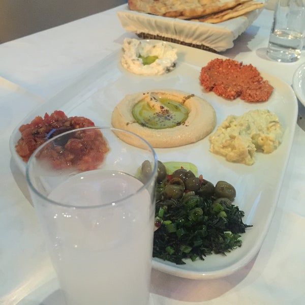 1/9/2016 tarihinde Didem A.ziyaretçi tarafından Antakya Restaurant'de çekilen fotoğraf