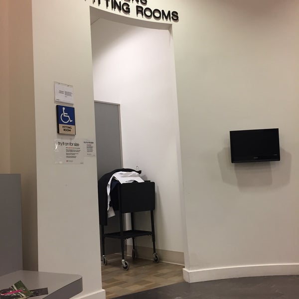 Macy's The Commons at Federal Way Department Store