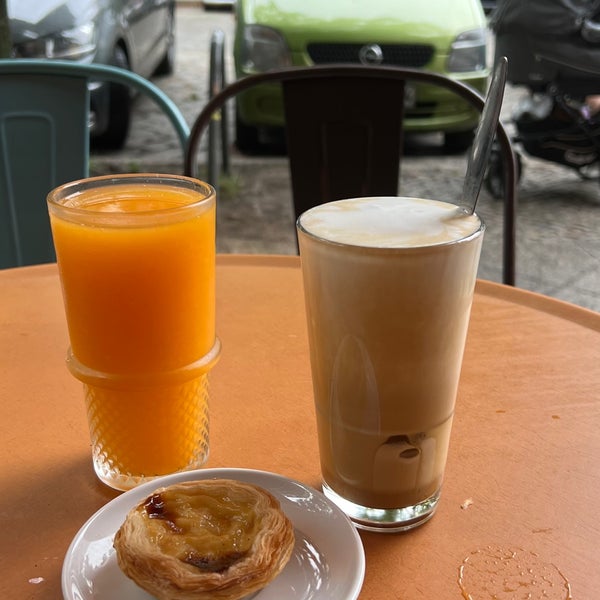 Authentic Portuguese bakery. They do a proper Freddoccino here with cold milk foam.