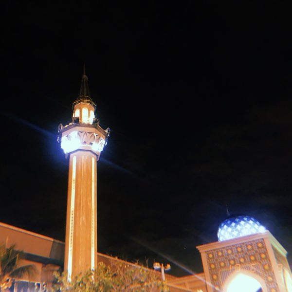 6/9/2019にAhmad Z.がMasjid KLIA (Sultan Abdul Samad Mosque)で撮った写真