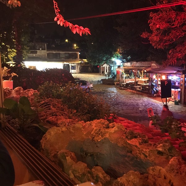 Photo taken at Tarihi Köy Restaurant by Özge 🌺🐞 on 10/28/2017