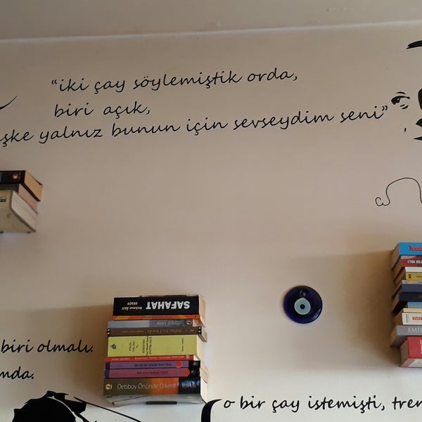 รูปภาพถ่ายที่ Ceren Kitap Cafe โดย Gizem Ö. เมื่อ 8/25/2017