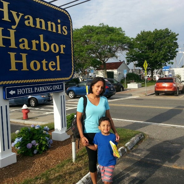 Photo taken at Hyannis Harbor Hotel by steve t. on 7/10/2014