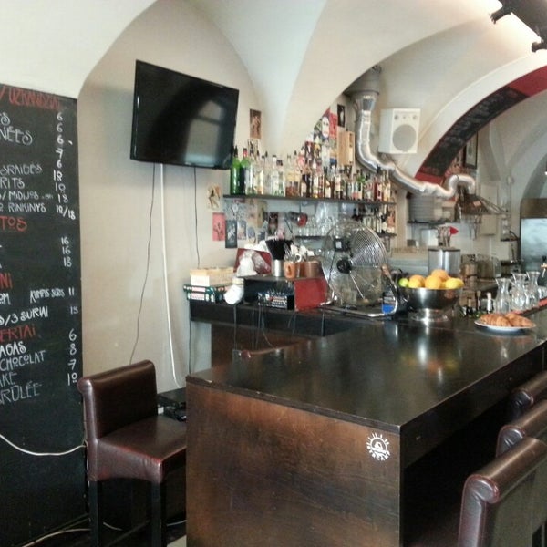 Nice cafre & bar on the Vilniuses tourist circuit.