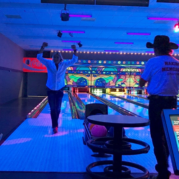 Photo taken at Riverside Bowling Alley by ᴡ M. on 11/15/2017