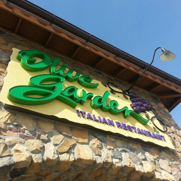 รูปภาพถ่ายที่ Olive Garden โดย Bee G. เมื่อ 4/6/2014