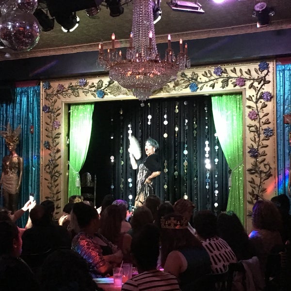 9/24/2016にCaitlinがLips Drag Queen Show Palace, Restaurant &amp; Barで撮った写真