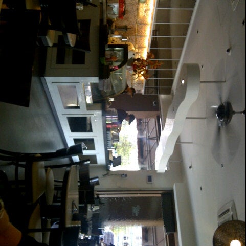 10/7/2012 tarihinde wawa e.ziyaretçi tarafından De Asian Cafe'de çekilen fotoğraf