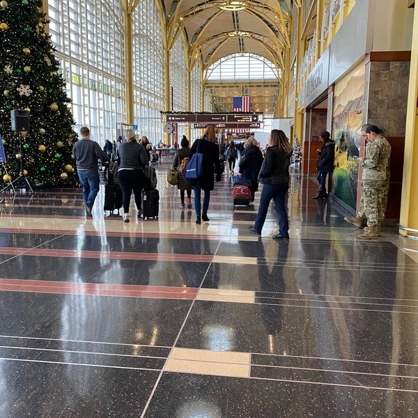 Photo taken at Ronald Reagan Washington National Airport (DCA) by Cesar C. on 12/17/2019