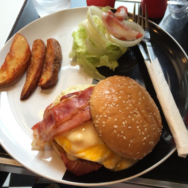 Заказать бургер россошь сенсей. Bite бургеры. 8 бит бургер россошь. 8 бит гамбургер фото. 8 бит бургер россошь.