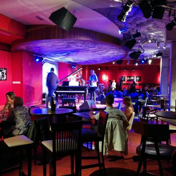 Foto diambil di Vertigo Jazz Club &amp; Restaurant oleh Dmytro K. pada 6/26/2015