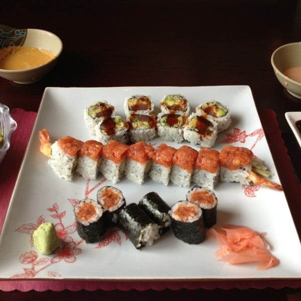 Foto diambil di Yashi Sushi oleh Kevin S. pada 7/28/2013